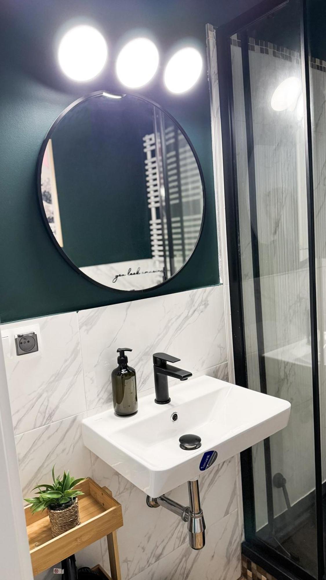 Apartament With Balcony - Free Parking Warszawa