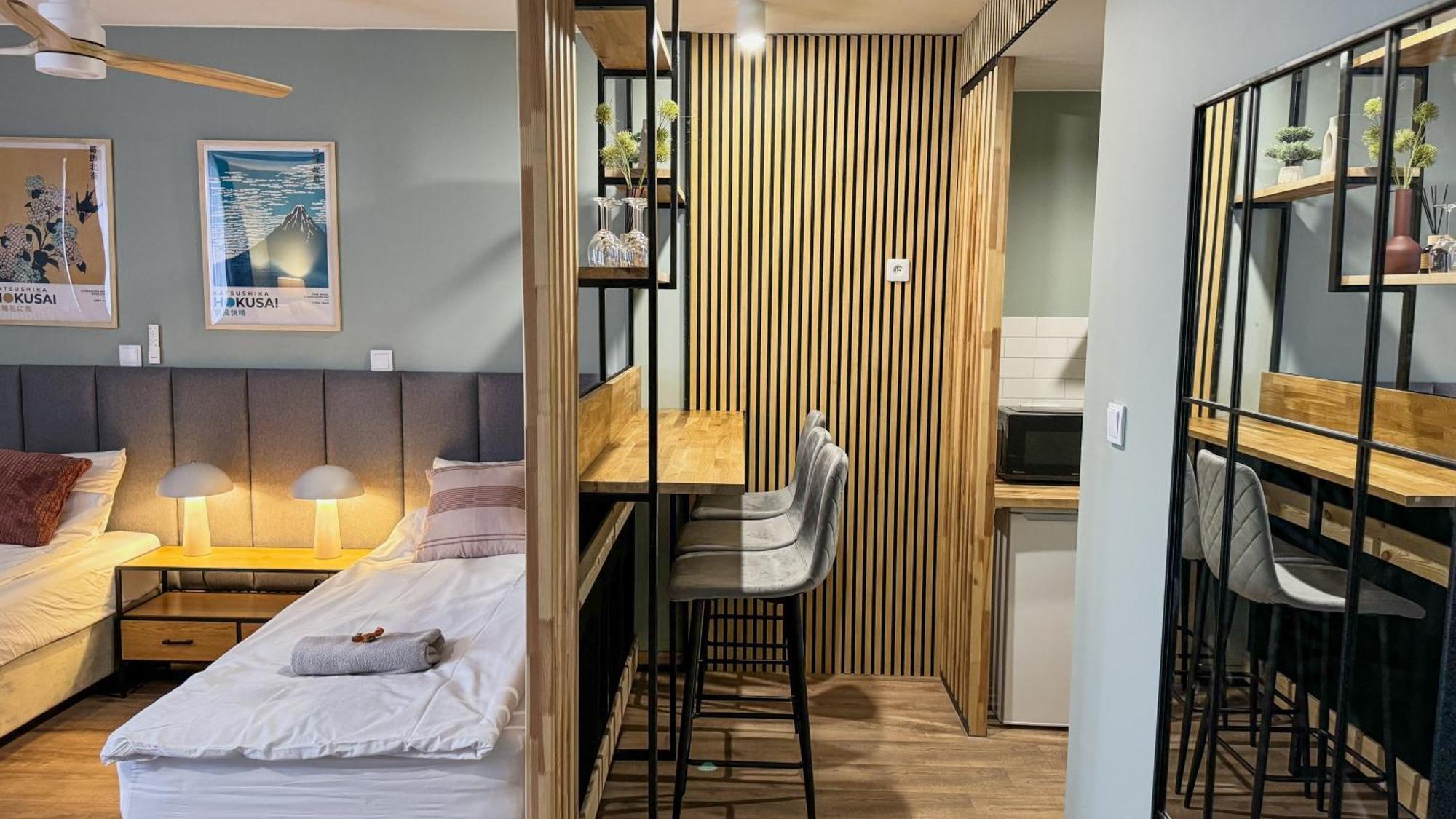 Apartament With Balcony - Free Parking *