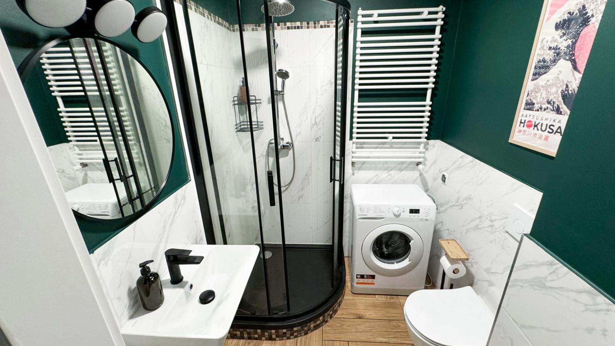 With Balcony - Free Parking Apartament *